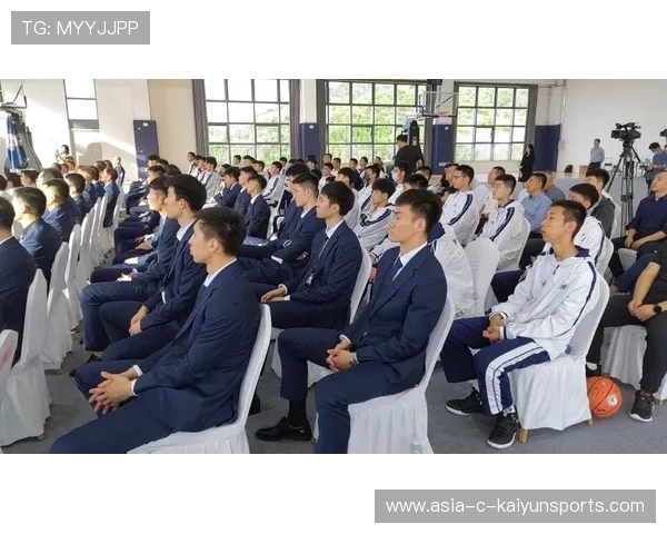 俱乐部与企业共建青训奖学金支持优秀学员深造，组建青年俱乐部