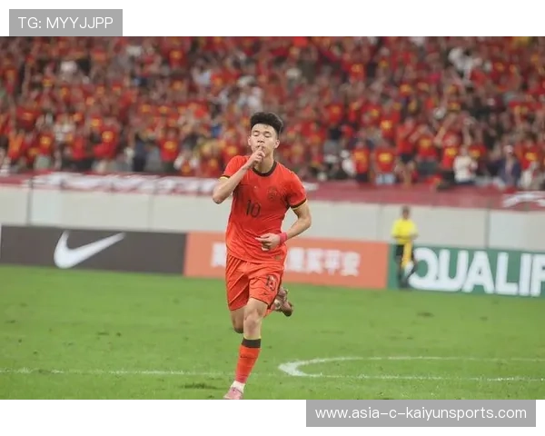 李昊一门稳固，王钰栋无球进仍称核武，国足底气十足！，小球员王钰栋