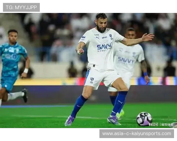 本泽马沙特新月展现进攻力,首场大胜对手 本泽马沙特新月展现进攻力,首场大胜对手