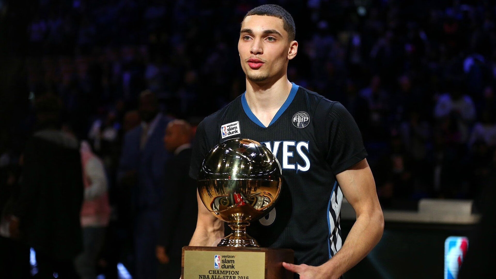 开云·体育官网-超越极限！年轻队伍冲击季后赛！，年轻球队